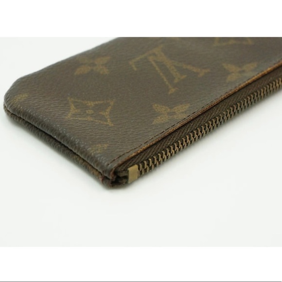 Louis Vuitton Monogram Key Pouch✨ - Picture 9 of 14